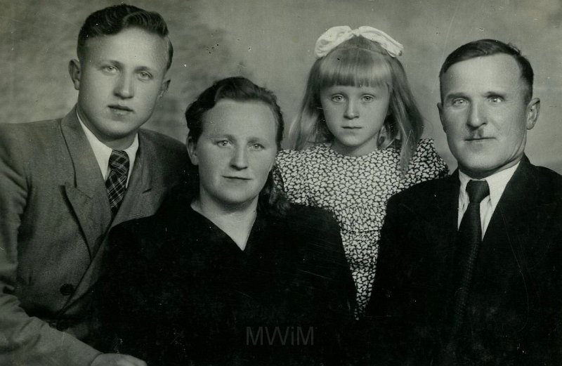 KKE 1333.jpg - Czesław Kurmin z rodziną, Wilno, lata 50-te XX wieku.
